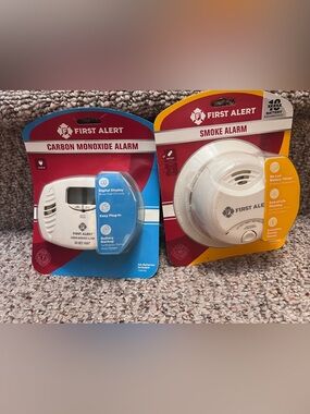 First Alert White Carbon Monoxide Alarm & Smoke Alarm Duo